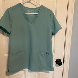 Figs Aqua Casma scrub top in EUC